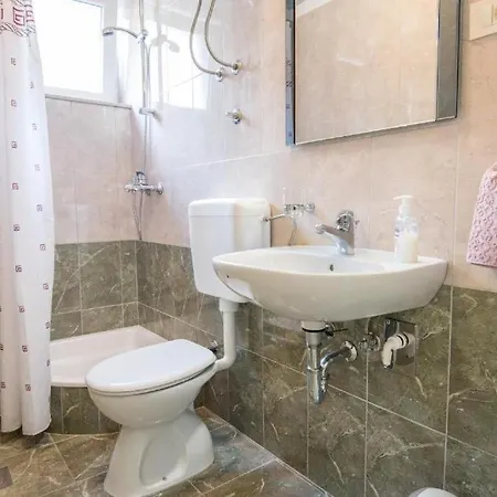 Apartment With Wifi - 23010