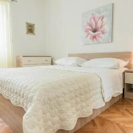 Apartment With Wifi - 23010 Makarska