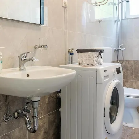 Apartment With Wifi - 23010 *