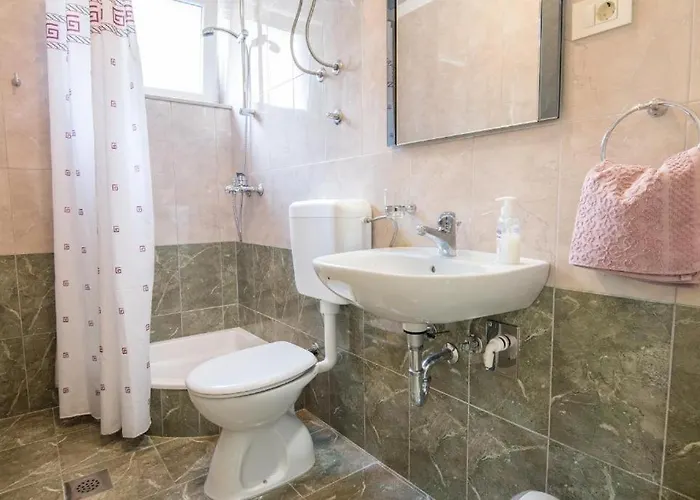 Apartment With Wifi - 23010